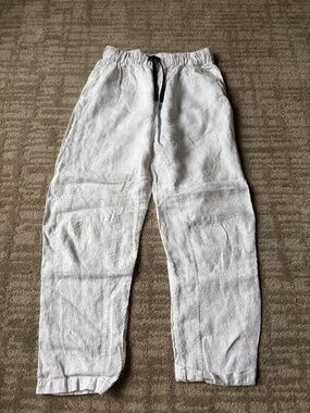 Women’s white pants